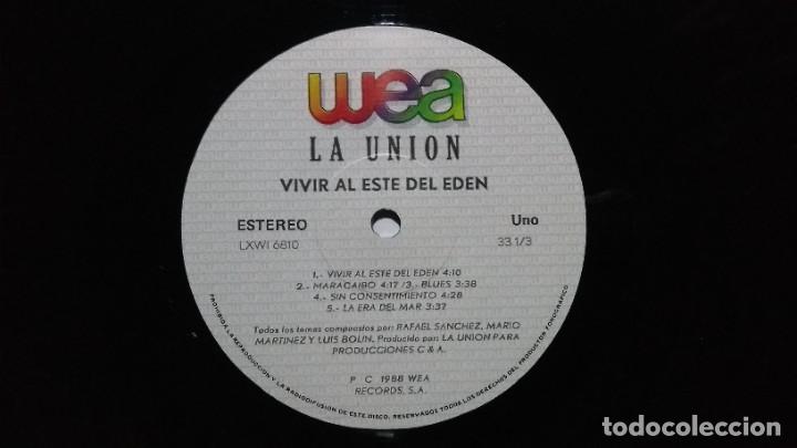 Discos de vinilo: LA UNION VIVIR AL ESTE DEL EDEN LP 1988 - Foto 2