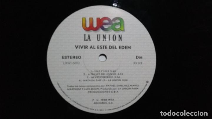 Discos de vinilo: LA UNION VIVIR AL ESTE DEL EDEN LP 1988 - Foto 3