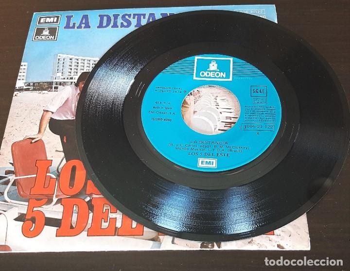 Discos de vinilo: LOS 5 DEL ESTE - LA DISTANCIA / BELLA ESPA&Ntilde;A - SINGLE 1974 - Foto 3