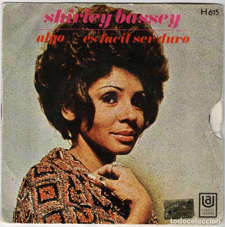 Discos de vinilo: Shirley Bassey - Algo / Es f&aacute;cil ser duro. Single - Foto 1