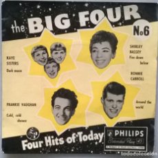 Discos de vinilo: THE BIG FOUR 6. KAYE SISTERS. DARK MOON/ FRANK VAUGHAN/ SHIRLEY BASSEY/ RONNIE CARROLL. UK 1957 EP. Lote 283849608