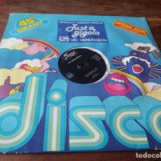 Discos de vinilo: VIC HENDERSON - JUST A GIGOLO - MAXISINGLE ORIGINAL LOCOMOTIVE 1978 EDICION FRANCESA. Lote 284151088