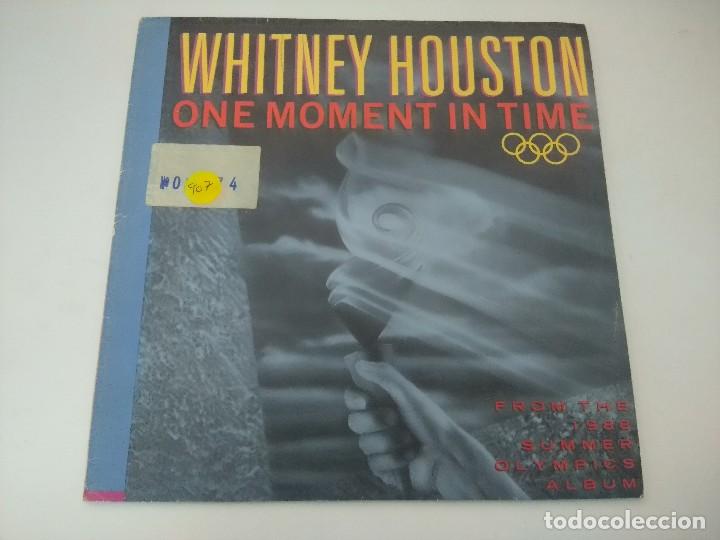 Discos de vinilo: SINGLE/WHITNEY HOUSTON/ONE MOMENT IN TIME. - Foto 1