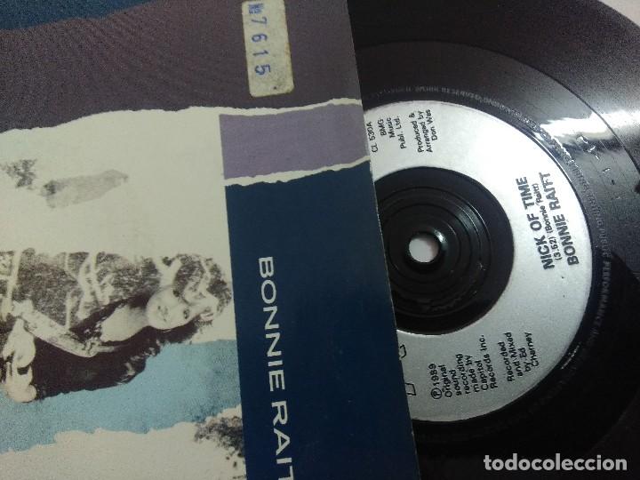 Discos de vinilo: SINGLE/BONNIE RAITT/NICK OF TIME. - Foto 2
