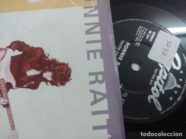 Discos de vinilo: SINGLE/BONNIE RAITT/THING CALLED LOVE. - Foto 2