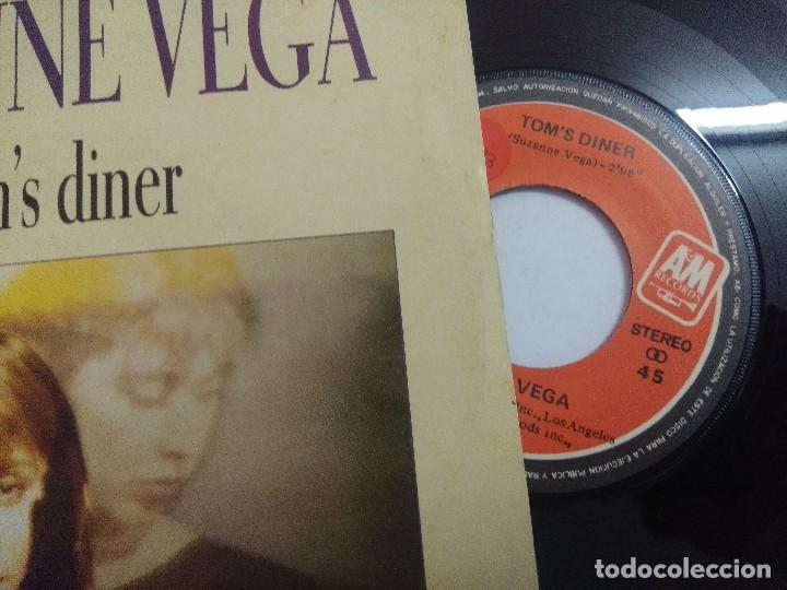 Discos de vinilo: SINGLE/SUZANNE VEGA/TOMS DINER. - Foto 2