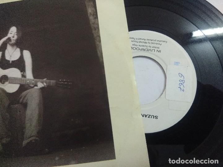 Discos de vinilo: SINGLE/SUZANNE VEGA/IN LIVERPOOL. - Foto 2