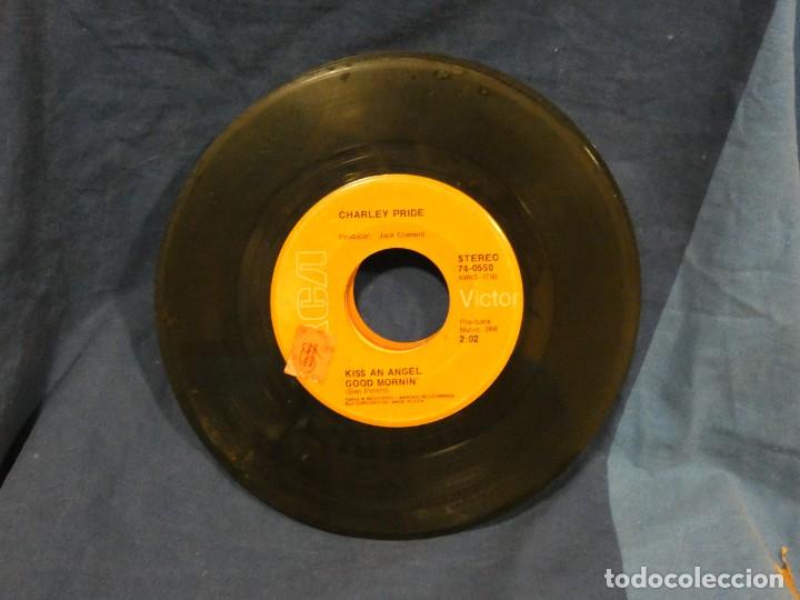Vinyl records: BOXX129 SINGLE 7 PULGADAS USA ALGO DE TRALLA CHARLEY PRIDE KISS AN ANGEL - NO ONE COULD...