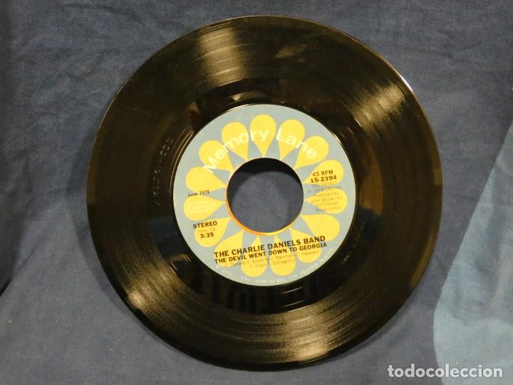 Disques de vinyle: BOXX129 SINGLE 7 PULGADAS USA ESTADO ACEPTABLE CHARLIE DANIELS BAND UNEASY RIDER - DEVIL WENT DOWN..