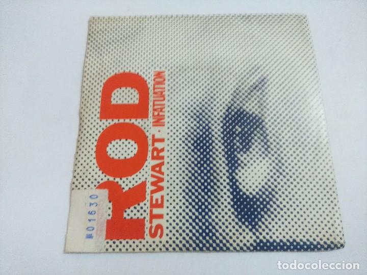 Discos de vinilo: SINGLE/ROD STEWART/INFATUATION. - Foto 3