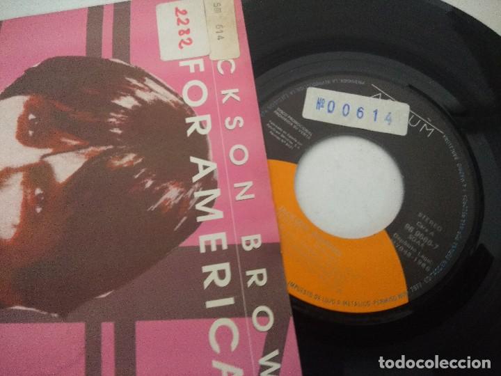 Discos de vinilo: SINGLE/JACKSON BROWNE/FOR AMERICA/PROMOCIONAL. - Foto 2