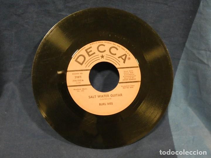 Disques de vinyle: BOXX129 SINGLE 7 PULGADAS USA ESTADO ACEPTABLE BURL IVES BOBBY LEE TRENT SALT WATER GUITAR