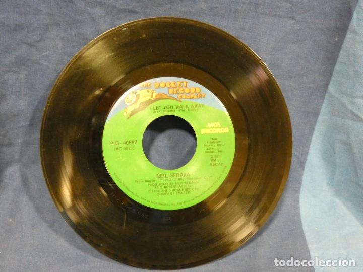 Discos de vinilo: BOXX129 SINGLE 7 PULGADAS USA ESTADO ACEPTABLE NEIL SEDAKA I LET YOU WALK BABY STEPPING OUT