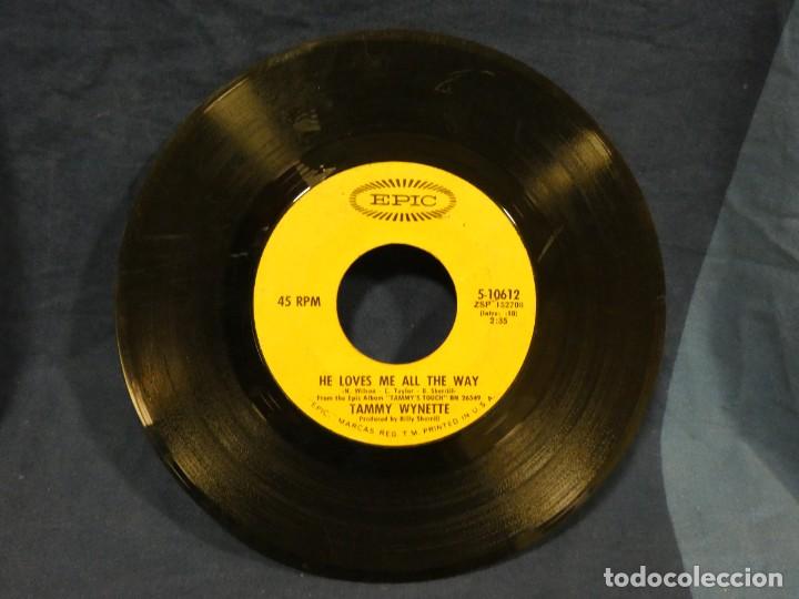 Discos de vinilo: BOXX129 SINGLE 7 PULGADAS USA ESTADO ACEPTABLE TAMMY WAYNETTE HE LOVES ME ALL THE WAY