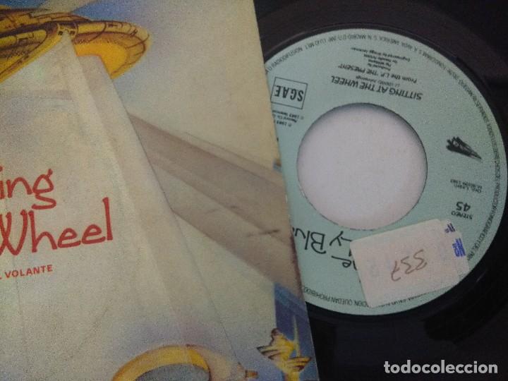Discos de vinilo: SINGLE/THE MOODY BLUES/SITTING AT THE WHELL. - Foto 2