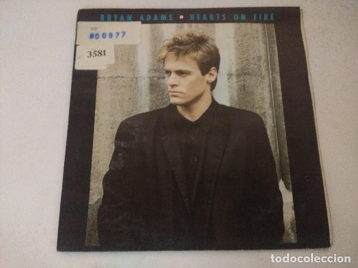Discos de vinilo: SINGLE/BRYAN ADAMS/HEARTS ON FIRE. - Foto 1