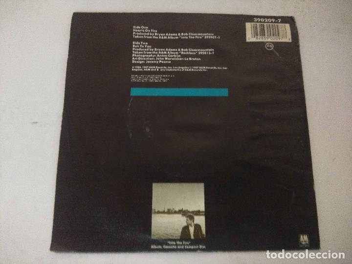 Discos de vinilo: SINGLE/BRYAN ADAMS/HEARTS ON FIRE. - Foto 3