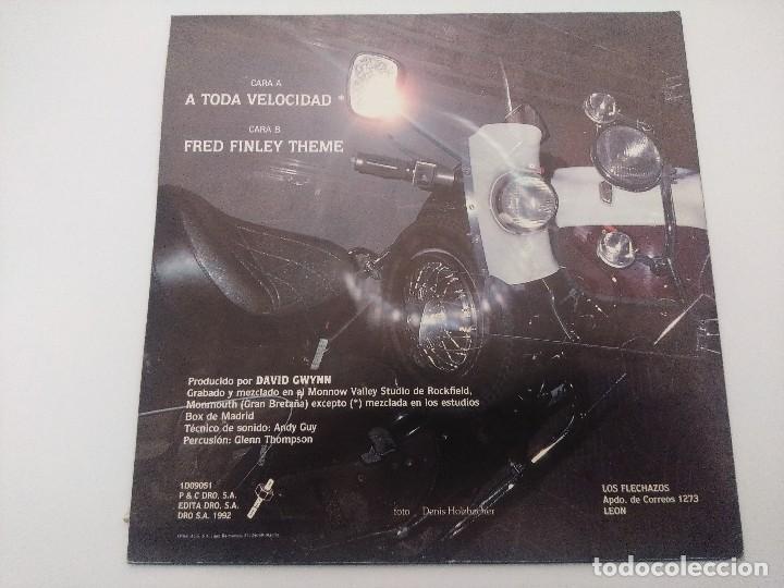Discos de vinilo: SINGLE/LOS FLECHAZOS/A TODA VELOCIDAD. - Foto 2