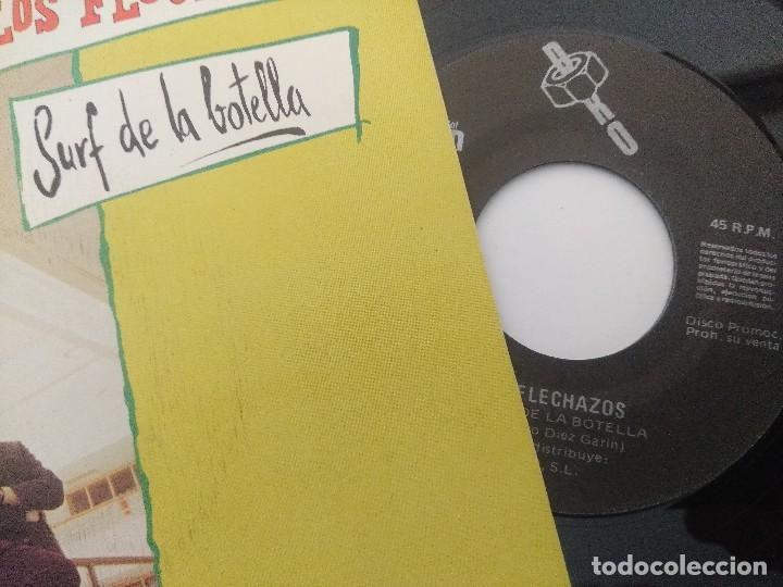 Discos de vinilo: SINGLE/LOS FLECHAZOS/SURF DE LA BOTELLA/PROMOCIONAL. - Foto 2