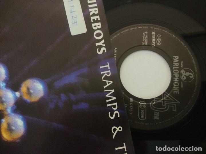 Discos de vinilo: QUIREBOYS/TRAMPS & THIEVES/SINGLE. - Foto 2