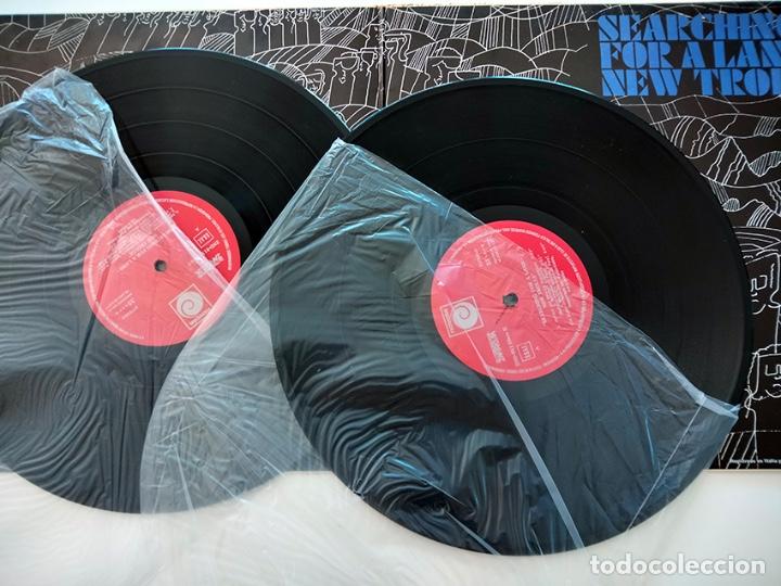 Discos de vinilo: VINILO DOBLE LP NEW TROLLS. SEARCHING FOR A LAND. 1977. - Foto 4 - 288164108