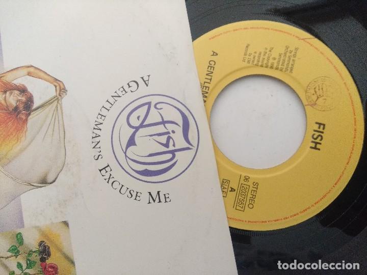 Discos de vinilo: FISH/A GENTLEMANS EXCUSE ME/SINGLE. - Foto 2