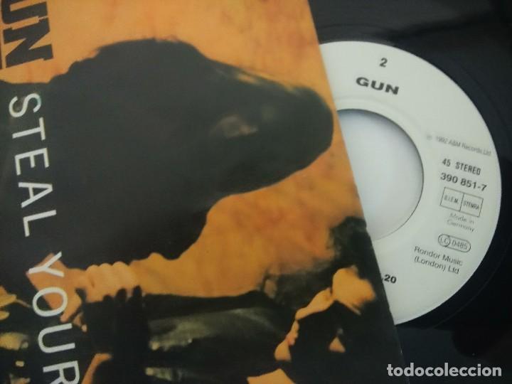 Discos de vinilo: GUN/STEAL YOUR FIRE/SINGLE. - Foto 2