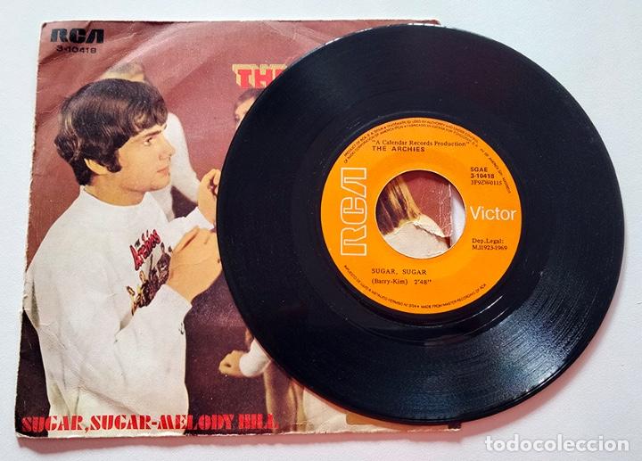 Discos de vinilo: VINILO SINGLE DE THE ARCHIES. SUGAR, SUGAR. 1969. - Foto 3