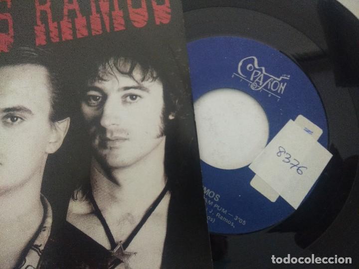Discos de vinilo: LOS RAMOS/EL BAILE DEL PIM PAM PUM/SINGLE. - Foto 2