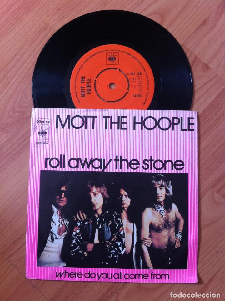 Discos de vinilo: MOTT THE HOOPLE `Roll away the stone`1973 - Foto 1