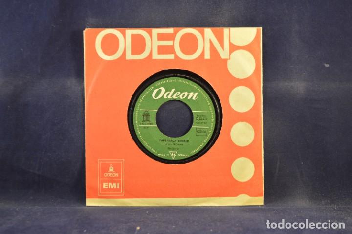 Discos de vinilo: THE BEATLES - PAPERBACK WRITER + RAIN - SINGLE - Foto 1