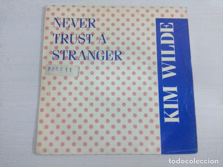 Discos de vinilo: KIM WILDE/NEVER TRUST A STRANGER/SINGLE PROMOCIONAL. - Foto 1