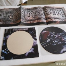 Discos de vinilo: IRON MAIDEN. 12 SINGLE PICTURE DISC. MAN ON THE EDGE. EDICIÓN ORIGINAL UK DE 1995 + PÓSTER
