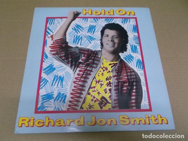 Discos de vinilo: RICHARD JON SMITH (MAXI) HOLD ON (2 TRACKS) A&Ntilde;O &ndash; 1985 - Foto 1