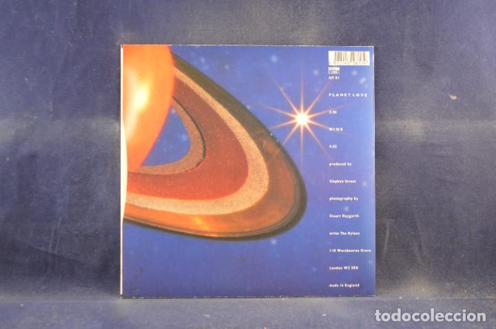 Discos de vinilo: THE DYLANS - PLANET LOVE - SINGLE - Foto 2