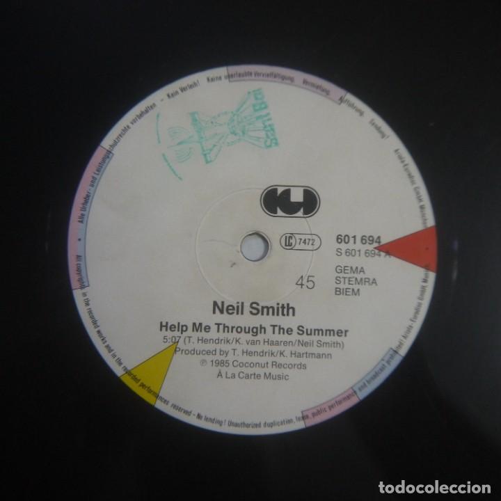 Discos de vinilo: NEIL SMITH - HELP ME THROUGH THE SUMMER - MAXISINGLE 1985 - Foto 3