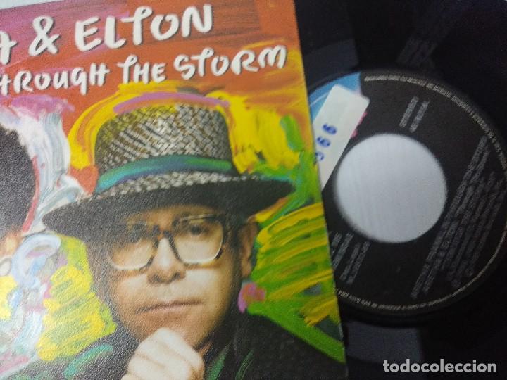 Discos de vinilo: ARETHA & ELTON JOHN/THROUGHT THE STORM/SINGLE. - Foto 2