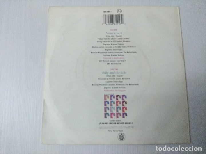 Discos de vinilo: CLIFF RICHARD & ELTON JOHN/SLOW RIVERS/SINGLE. - Foto 3