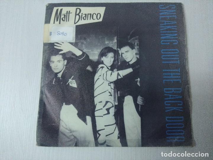 Discos de vinilo: MATT BIANCO/SNEAKING OUT THE BACK DOOR/SINGLE. - Foto 1