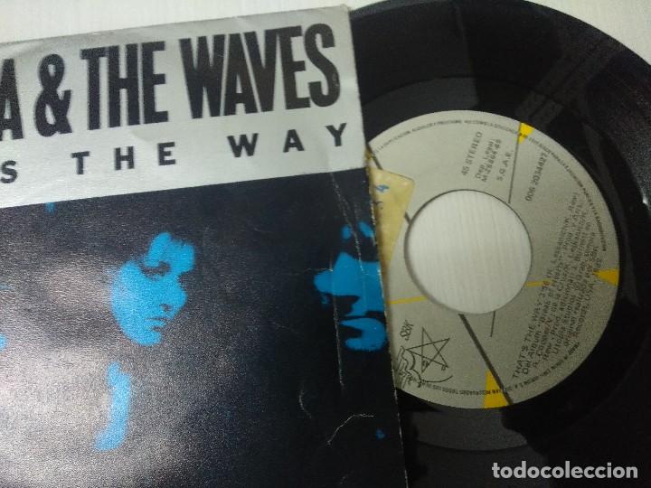 Discos de vinilo: KATRINA & THE WAVES/THATS THE WAY/SINGLE. - Foto 2