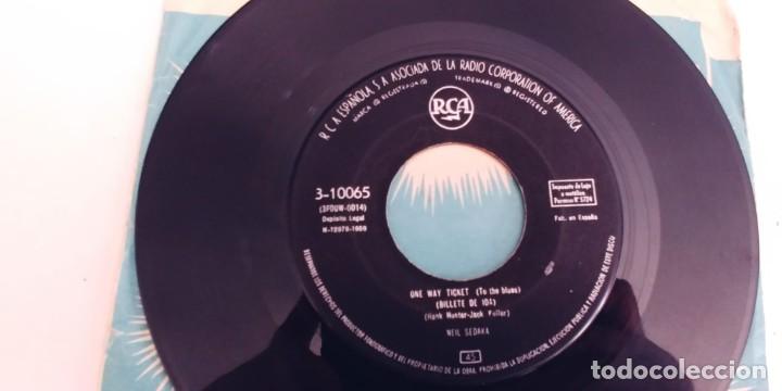 Discos de vinilo: NEIL SEDAKA-SINGLE OH CAROL-SIN FUNDA - Foto 2
