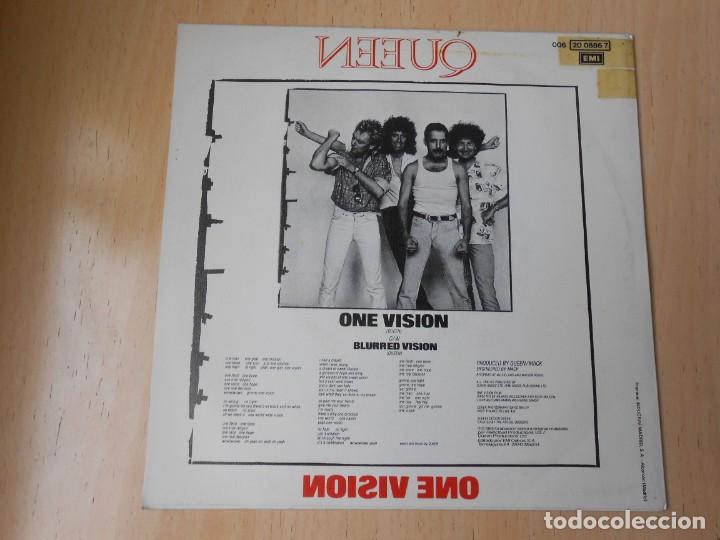 Discos de vinilo: QUEEN, SG, ONE VISION + 1 , A&Ntilde;O 1985 - Foto 2