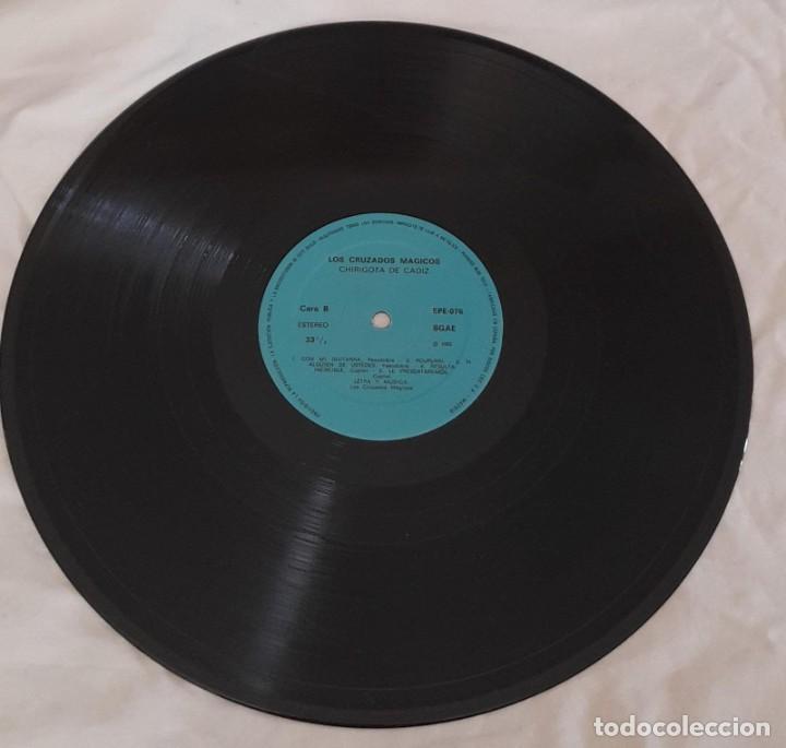 Discos de vinilo: CARNAVAL DE C&Aacute;DIZ, LP LOS CRUZADOS M&Aacute;GICOS - Foto 2