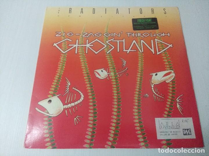 Discos de vinilo: THE RADIATORS/ZIG-ZAGGIN THROUGH GHOSTLAND/VINILO. - Foto 1