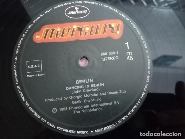 Discos de vinilo: DISCO DE VINILO MAXI SINGLE BERLIN - DANCING IN BERLIN MERCURY 1984 - Foto 3