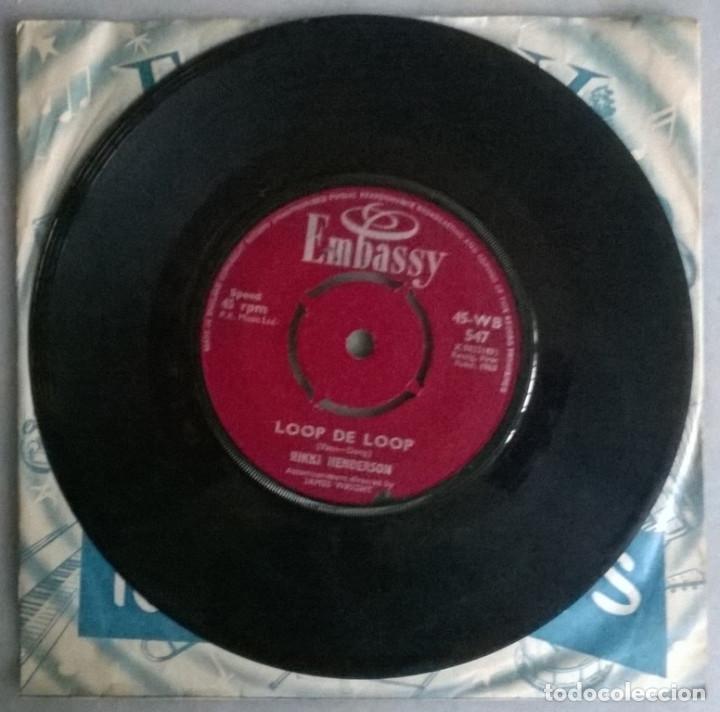 Discos de vinilo: Rikki Henderson. The wayward wind/ Loop de Loop. embassy, UK 1963 single - Foto 3