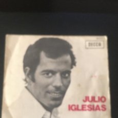 Discos de vinilo: JULIO IGLESIAS UN CANTO A GALICIA / POR UNA MUJER 1972. Lote 301320093