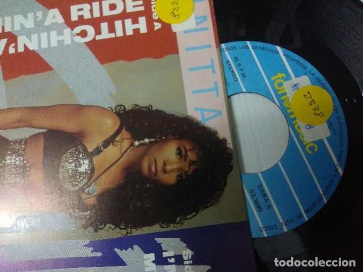 Discos de vinilo: SINITTA/HITCHIN A RIDE/SINGLE. - Foto 2