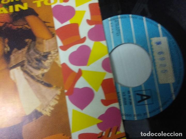 Discos de vinilo: SINITTA/LOVE ON A MOUNTAIN TOP/SINGLE. - Foto 2