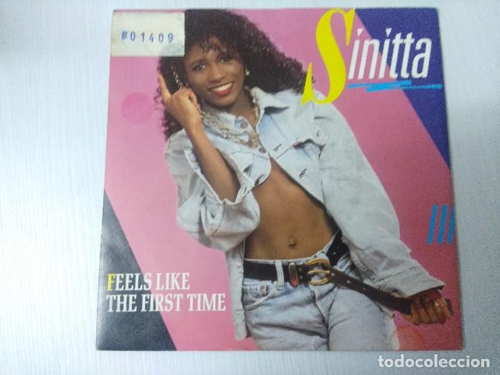 Discos de vinilo: SINITTA/FEELS LIKE THE FIRST TIME/SINGLE. - Foto 1